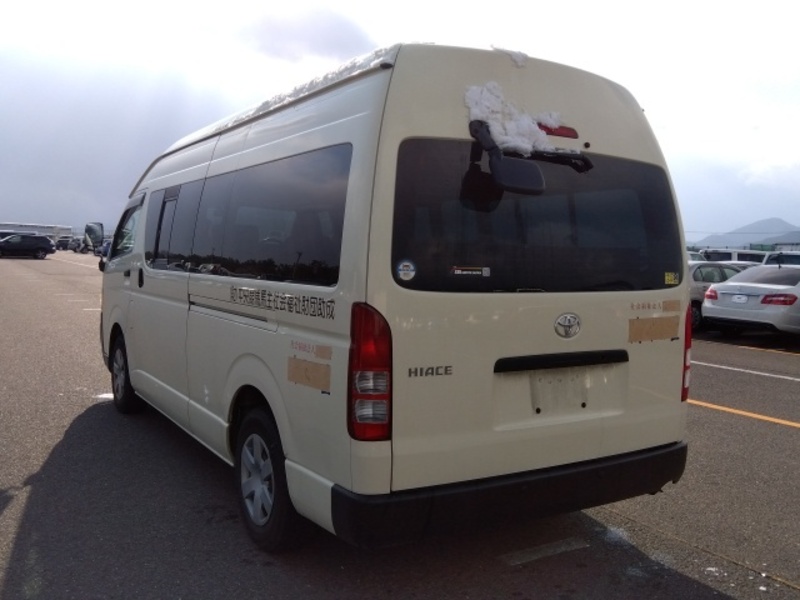 HIACE COMMUTER