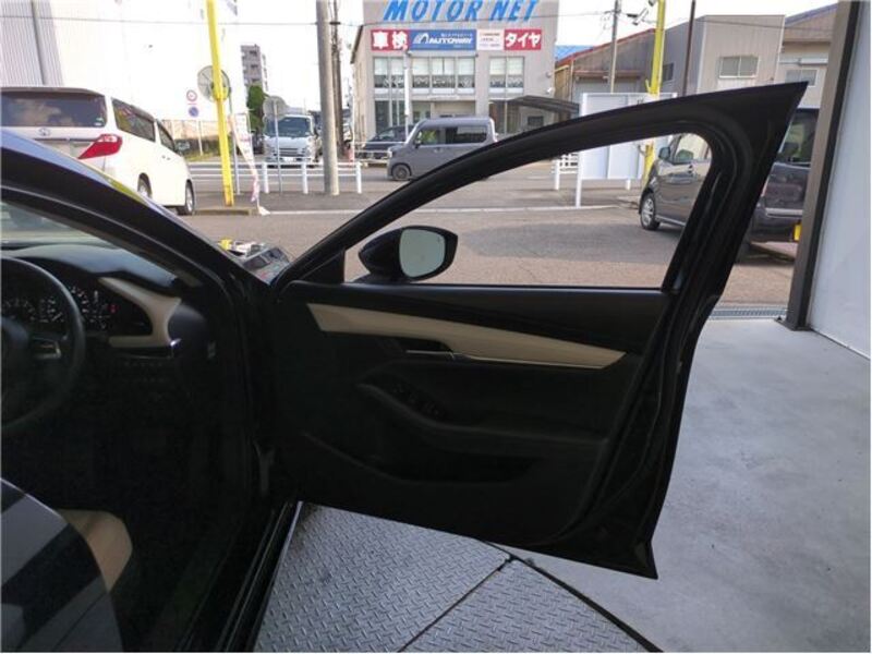 MAZDA3