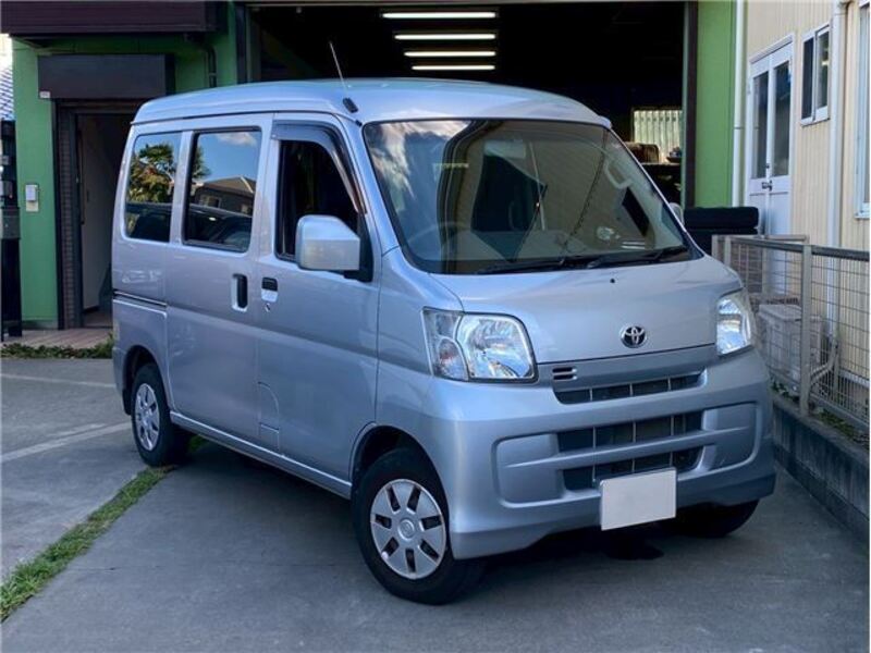 TOYOTA PIXIS VAN