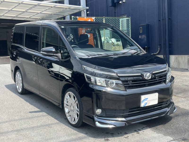 TOYOTA VOXY