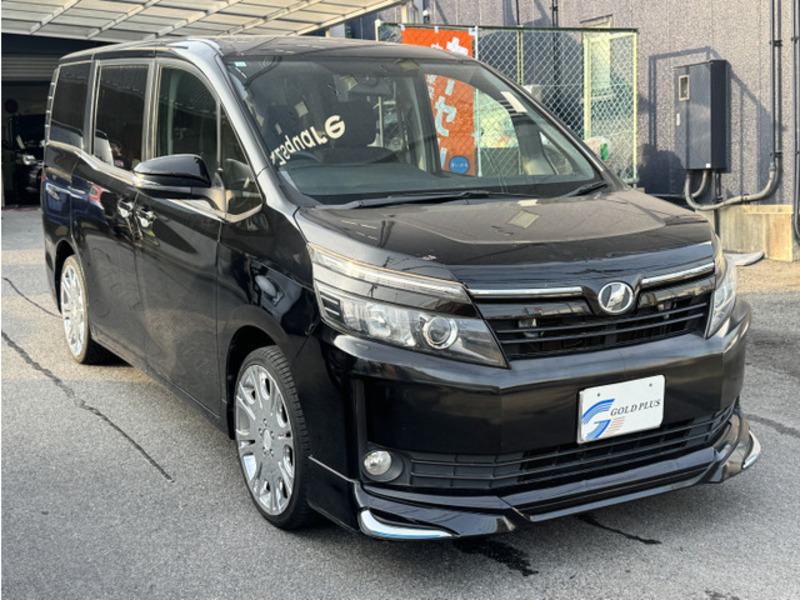 TOYOTA VOXY