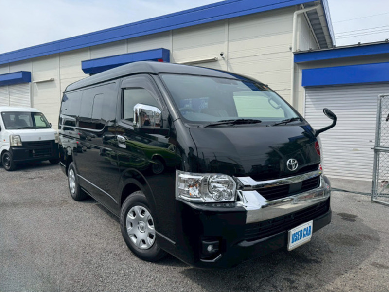 TOYOTA HIACE