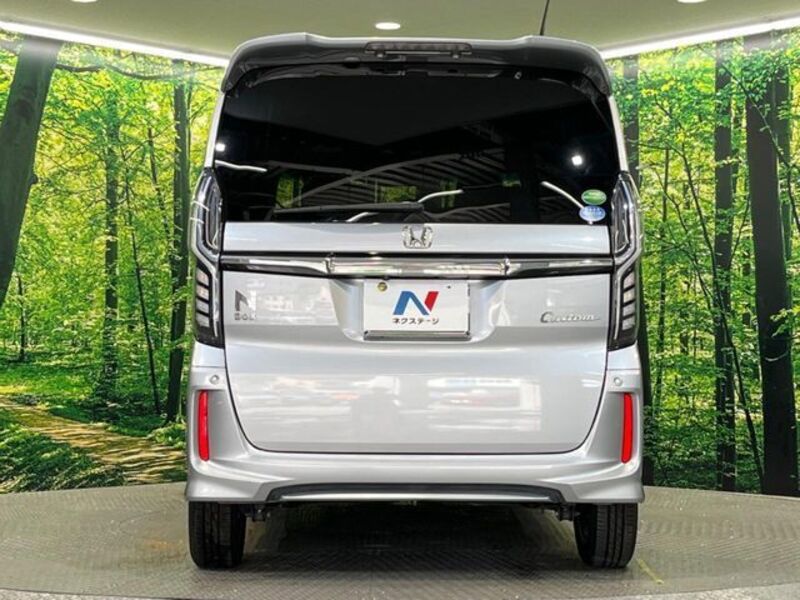 N BOX CUSTOM