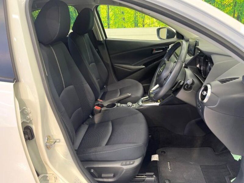 MAZDA2