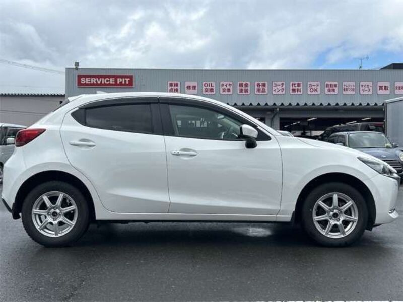 MAZDA2