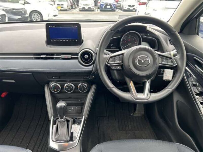 MAZDA2