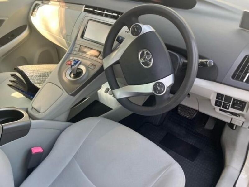 PRIUS PHV