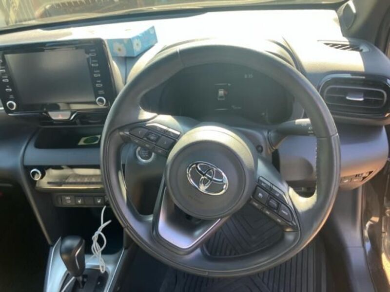 YARIS CROSS