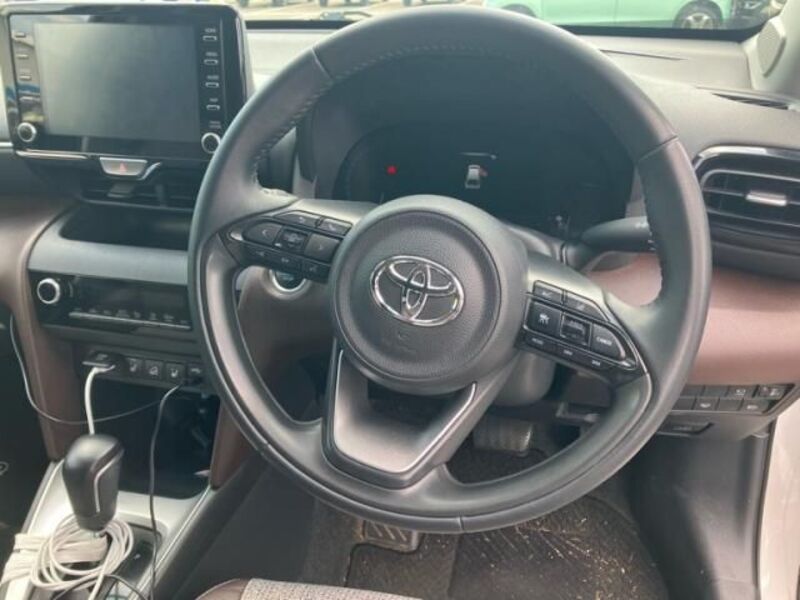 YARIS CROSS