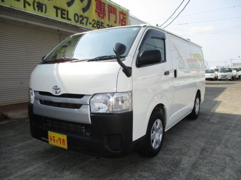 TOYOTA HIACE VAN