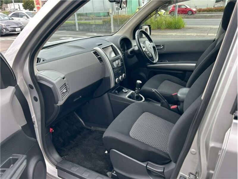 X-TRAIL