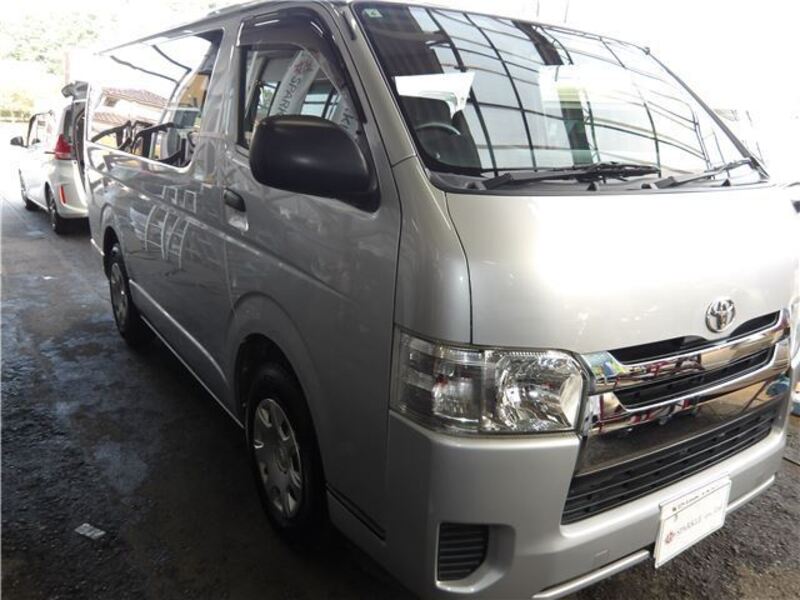 TOYOTA HIACE
