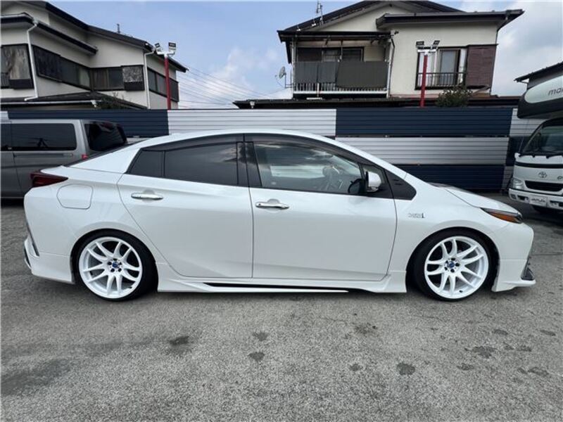 PRIUS PHV