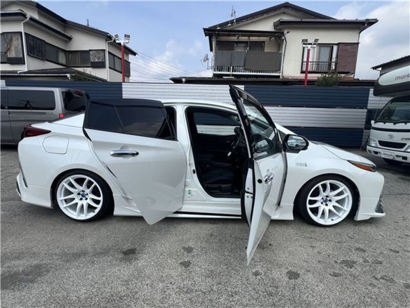 PRIUS PHV