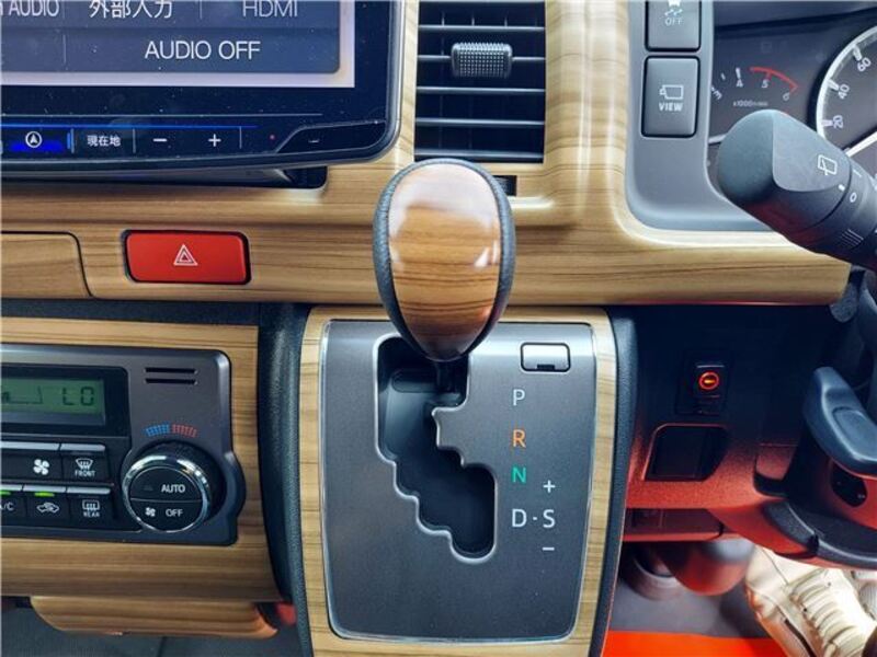HIACE VAN