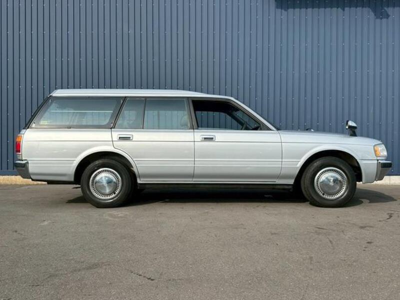 CROWN VAN