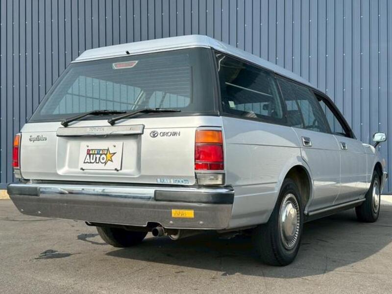 CROWN VAN