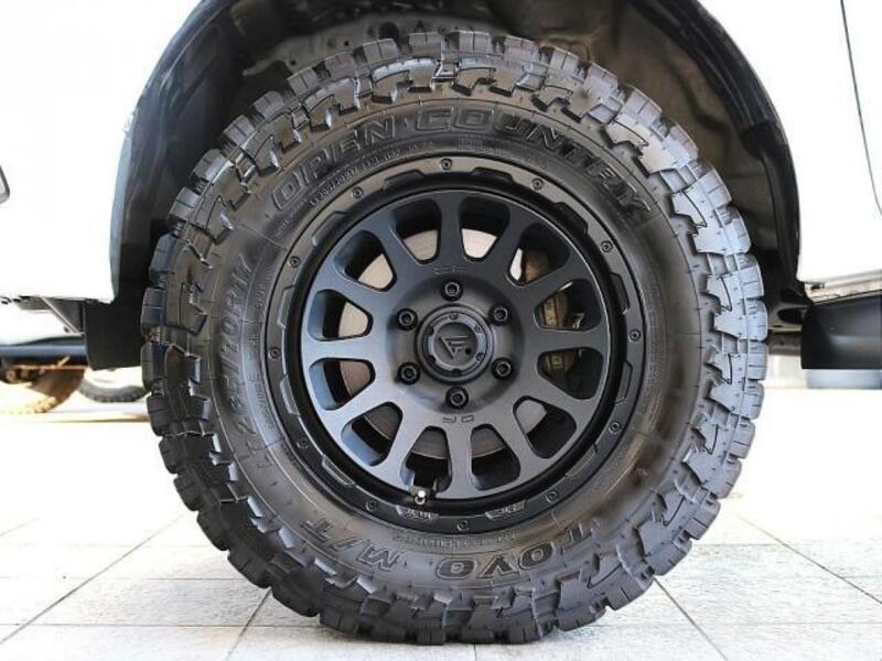 HILUX