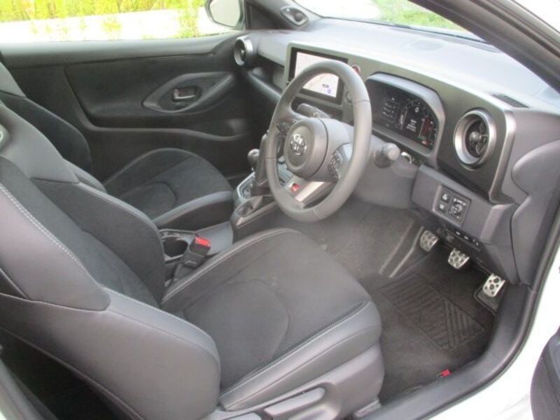 GR YARIS
