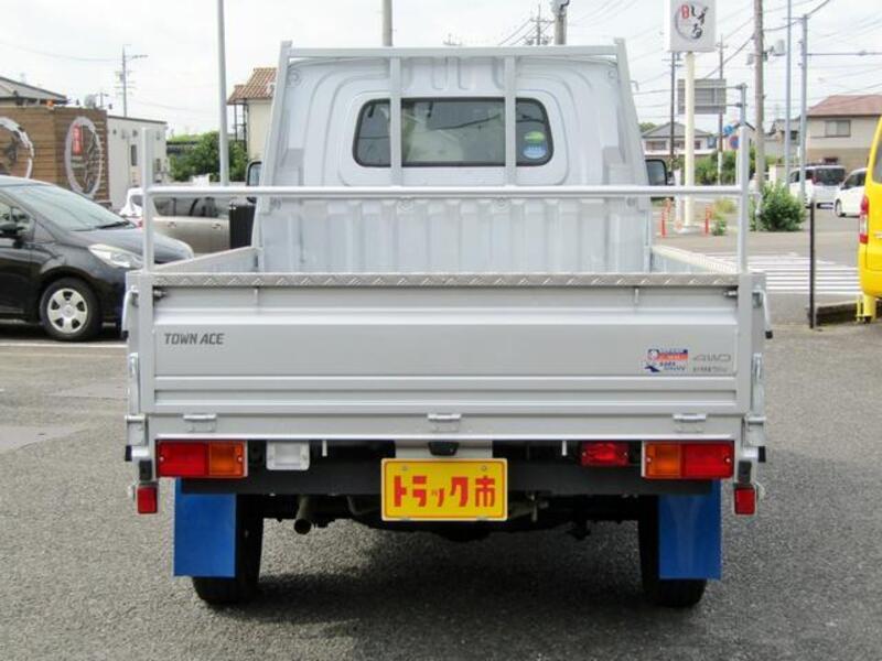 TOWNACE TRUCK
