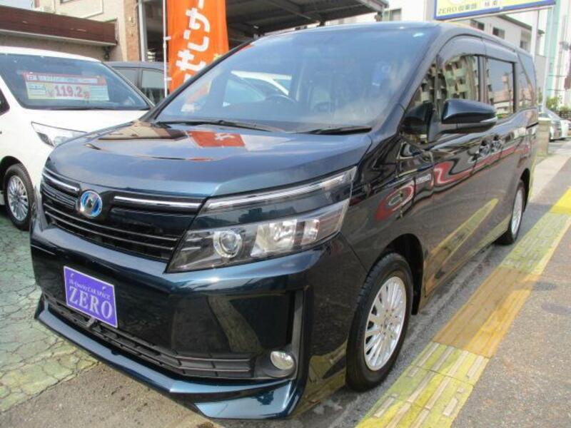 TOYOTA VOXY