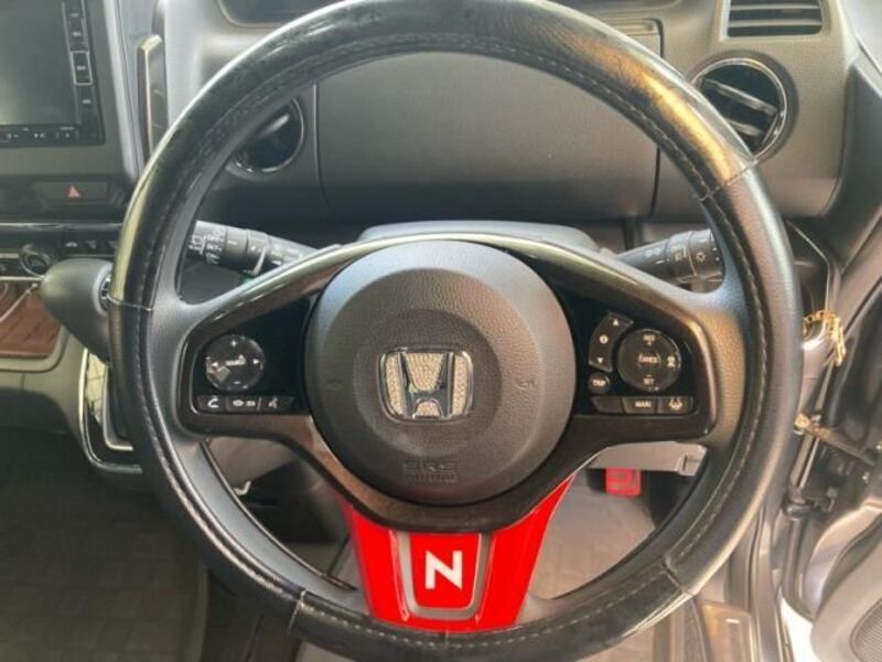 N BOX