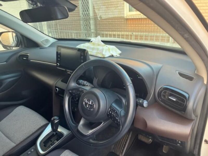 YARIS CROSS