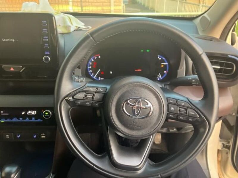 YARIS CROSS