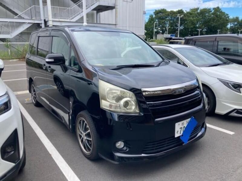 TOYOTA NOAH