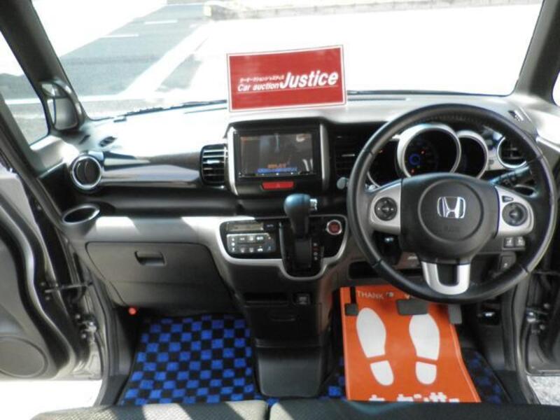 N BOX CUSTOM