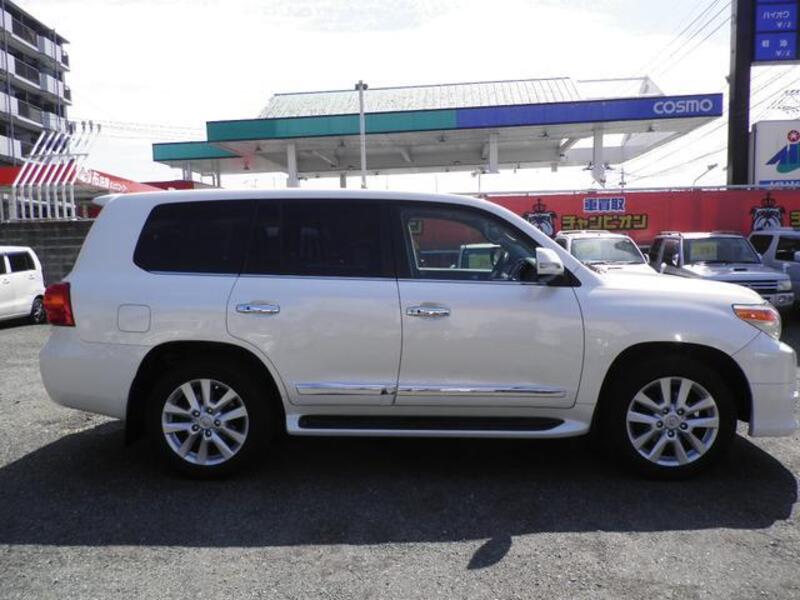 LAND CRUISER