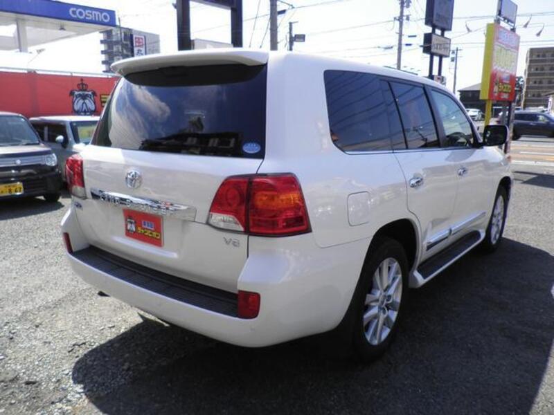 LAND CRUISER