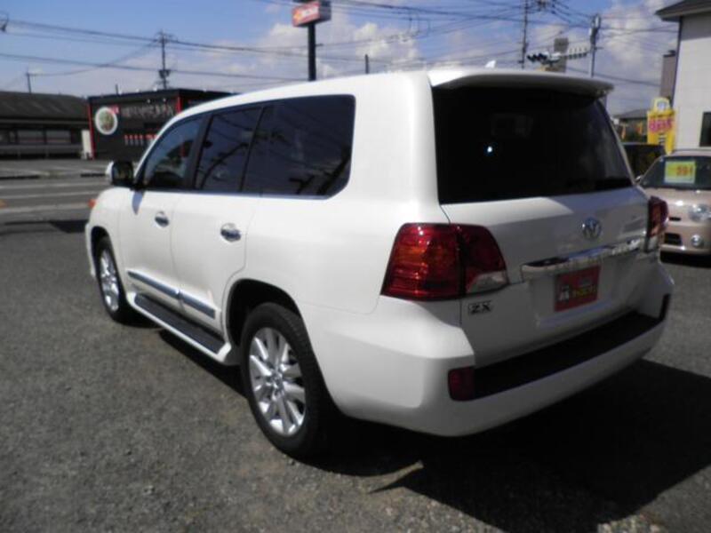 LAND CRUISER