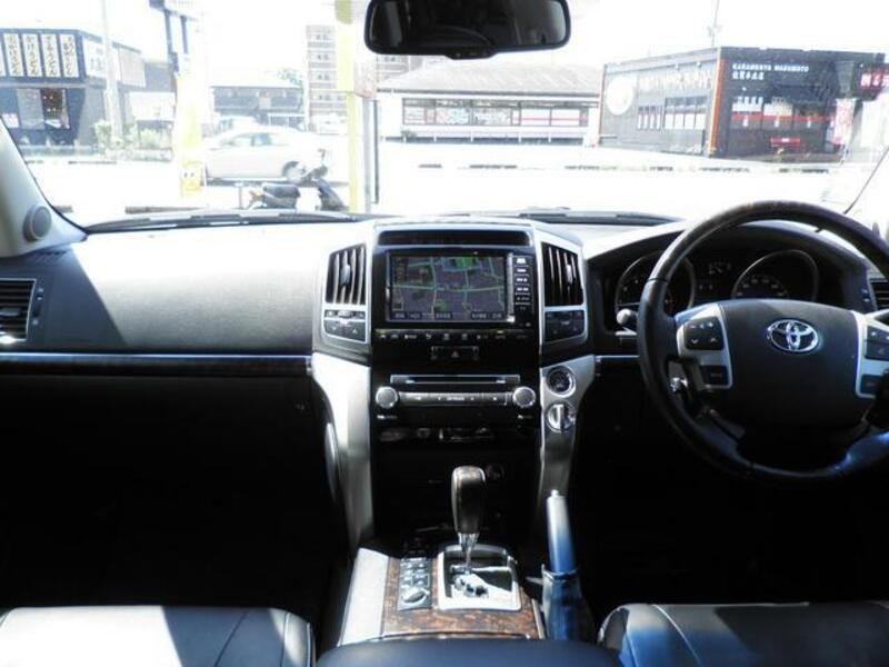 LAND CRUISER