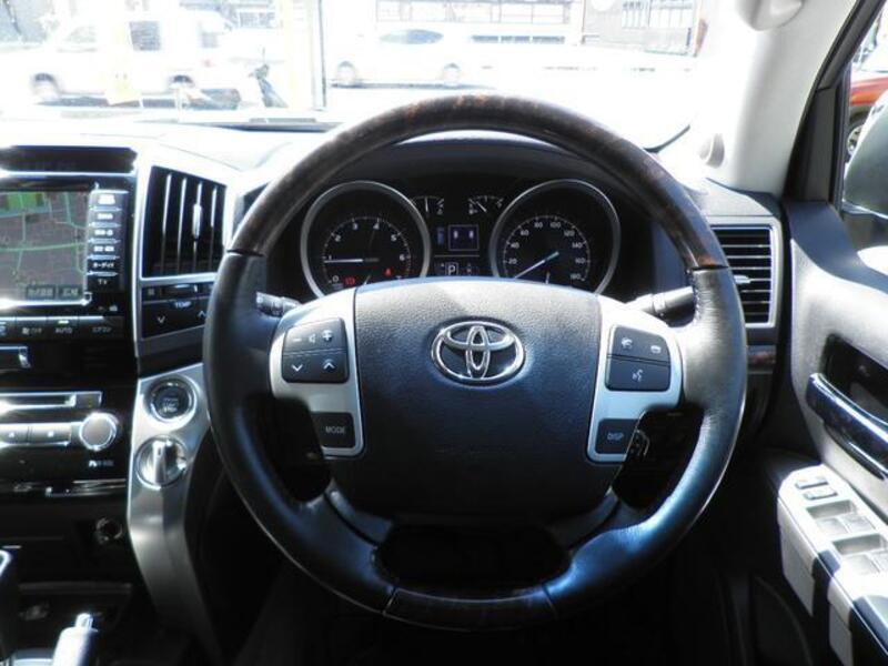 LAND CRUISER