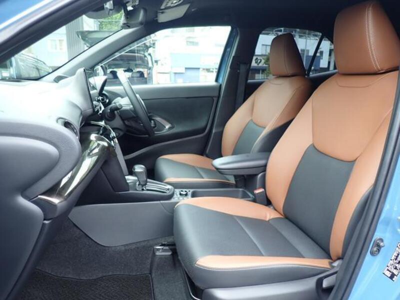 YARIS CROSS