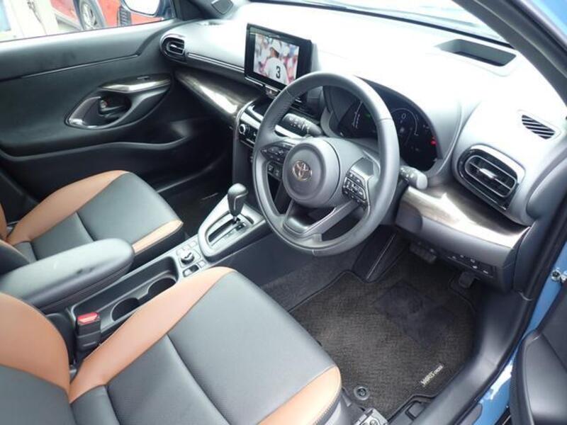 YARIS CROSS