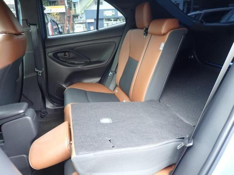 YARIS CROSS