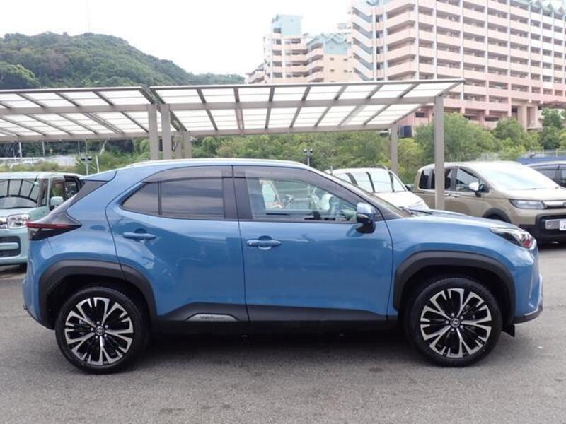 YARIS CROSS