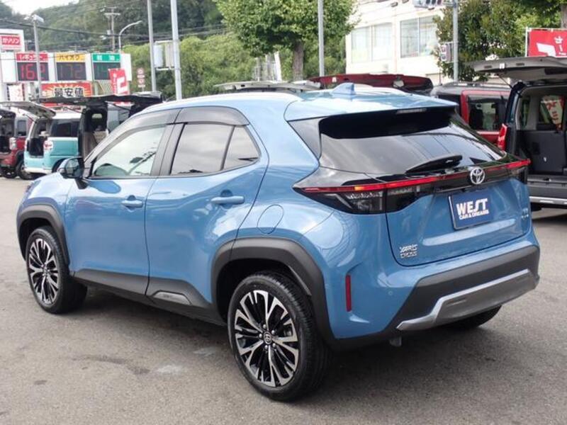YARIS CROSS