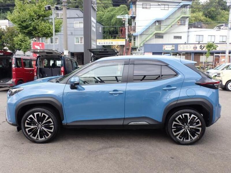 YARIS CROSS