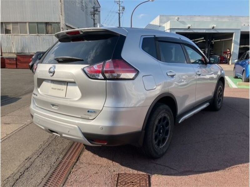 X-TRAIL