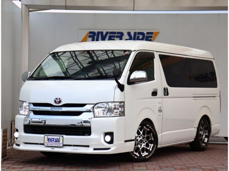 TOYOTA HIACE