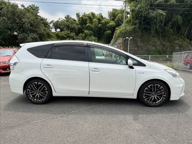 PRIUS ALPHA