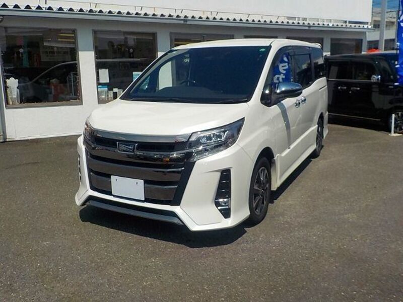 TOYOTA NOAH