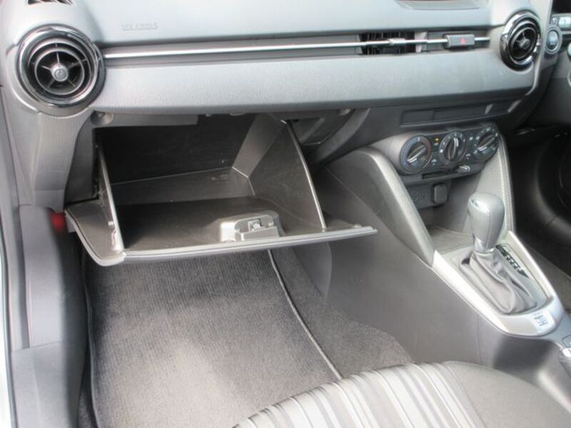 MAZDA2