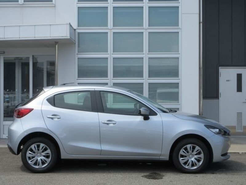 MAZDA2