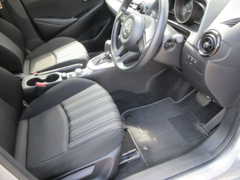 MAZDA2