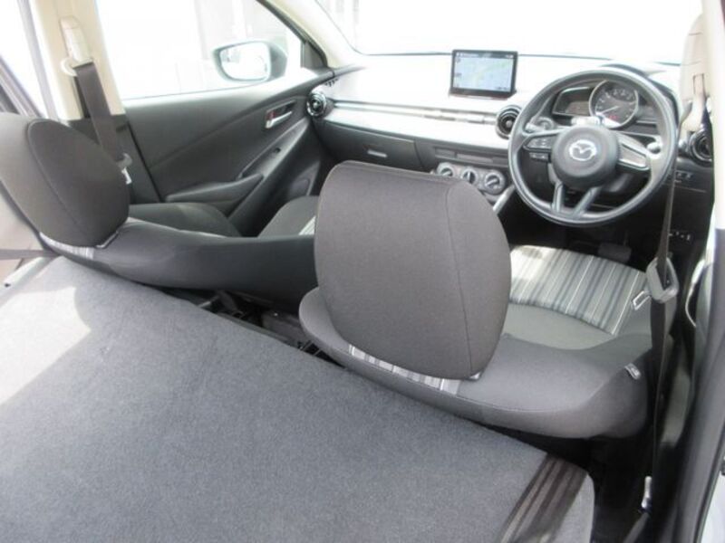 MAZDA2