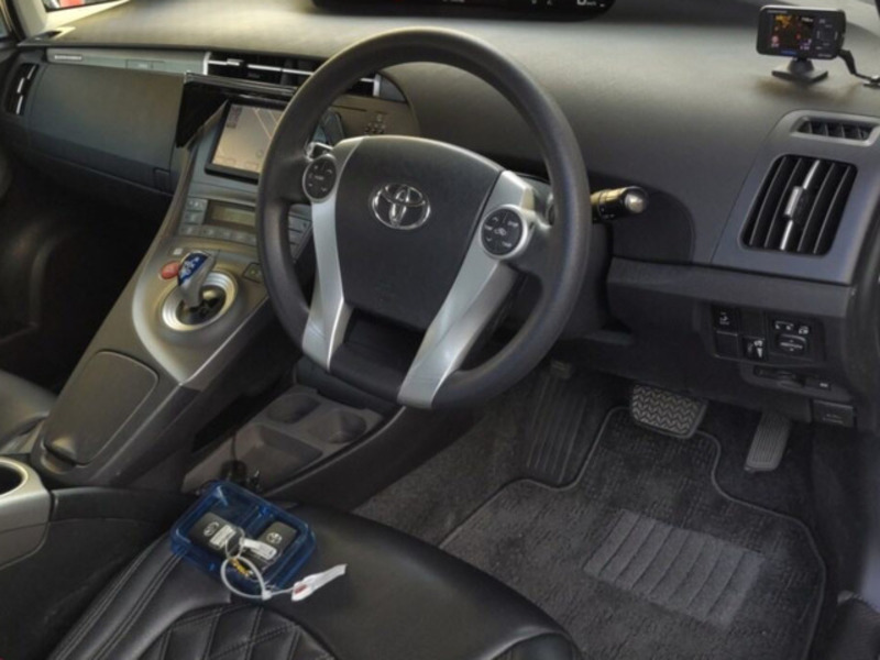 PRIUS PHV